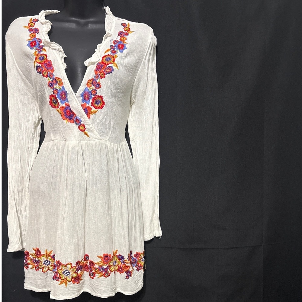 Sahalie White Embroidered Floral Long Sleeve Tunic Top Ruffle V-Neck Large